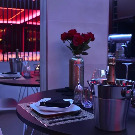 Les Secrets Rooms, De Luxe Avec Jacuzzi Apartment *
