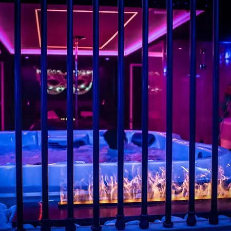 Les Secrets Rooms, De Luxe Avec Jacuzzi Rivesaltes