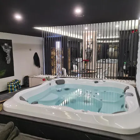 Les Secrets Rooms, De Luxe Avec Jacuzzi *